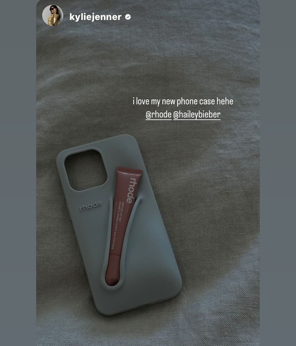 Kylie Jenner y la funda de Rhode