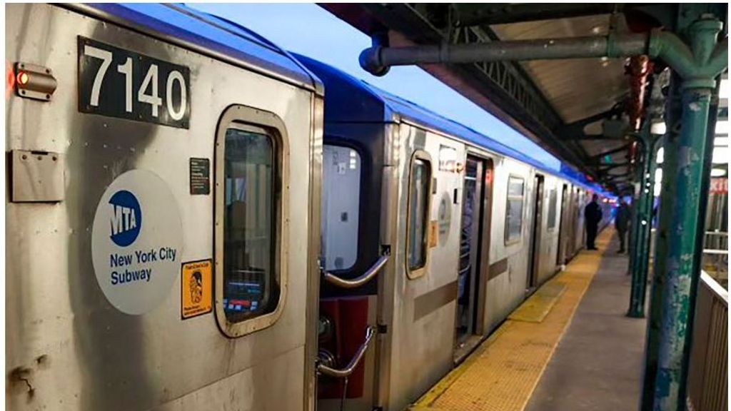 Una pelea entre jóvenes desata un tiroteo en el metro de Nueva York: hay un muerto y 5 heridos