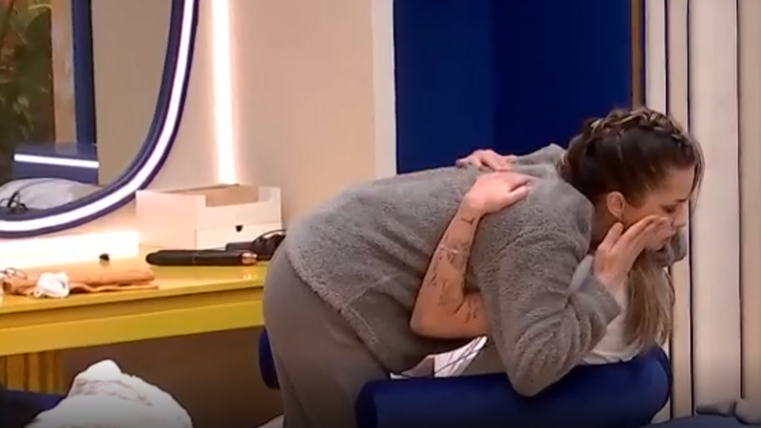 Lucía, el arte de abrazar y echarse crema por la cara a la vez