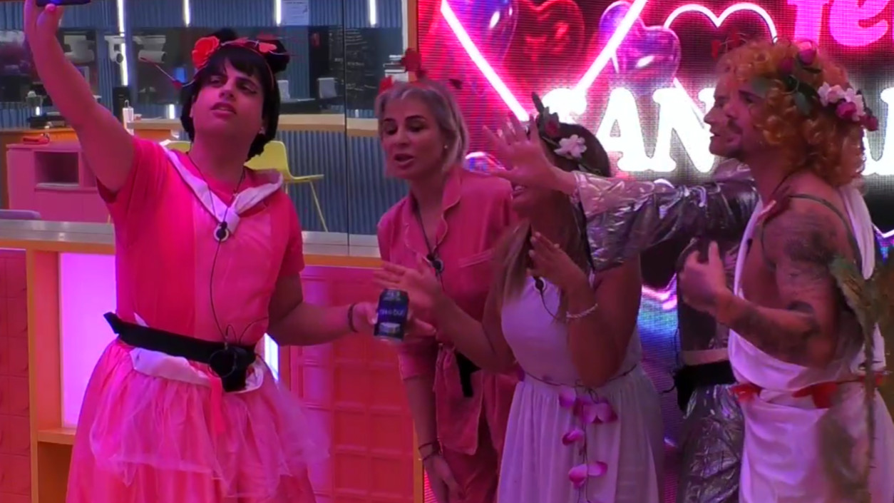 Cuando toca fiesta, todos somos amis