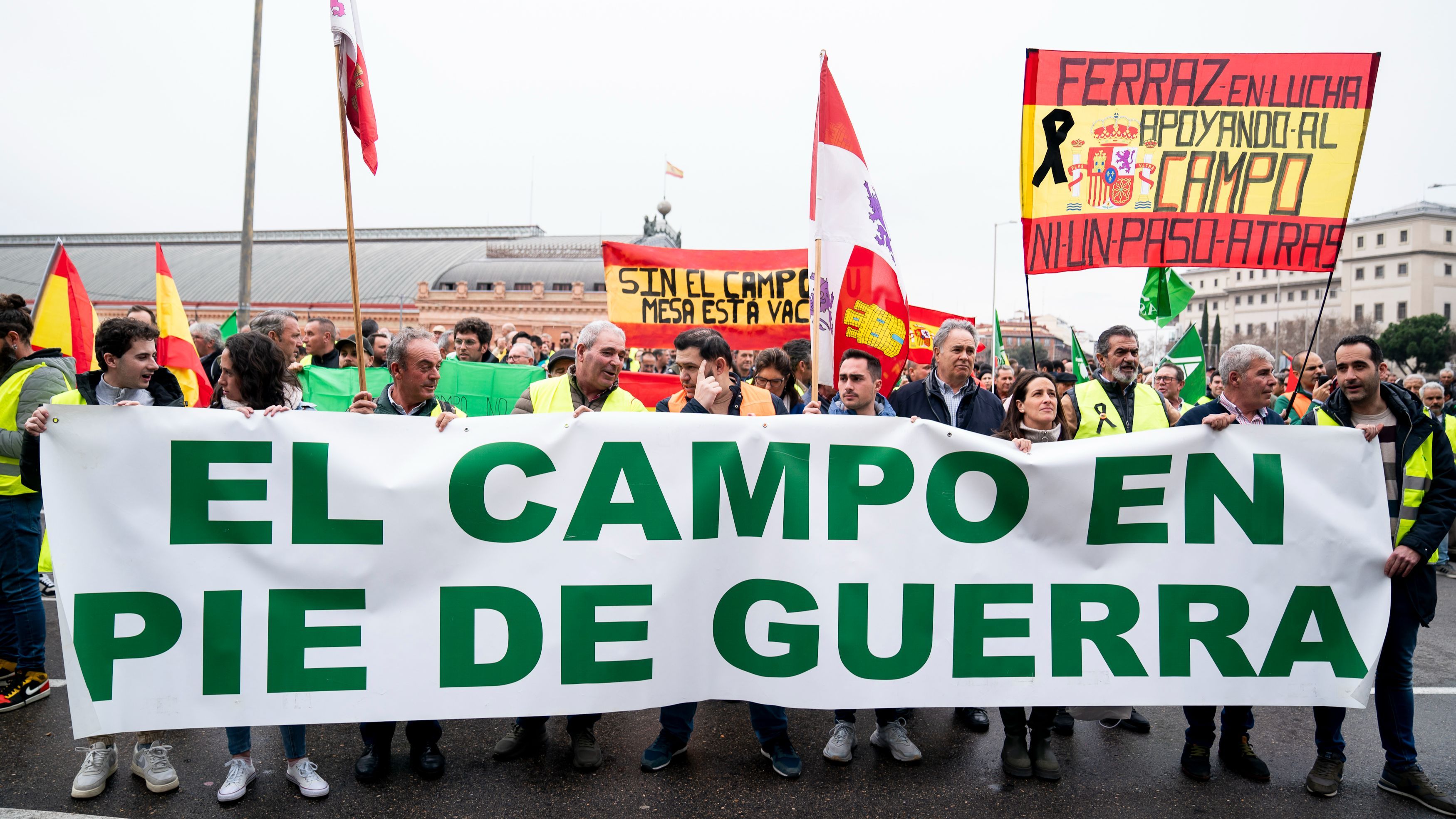 Las Protestas De Agricultores, En Directo: Los Agricultores Cortan La ...