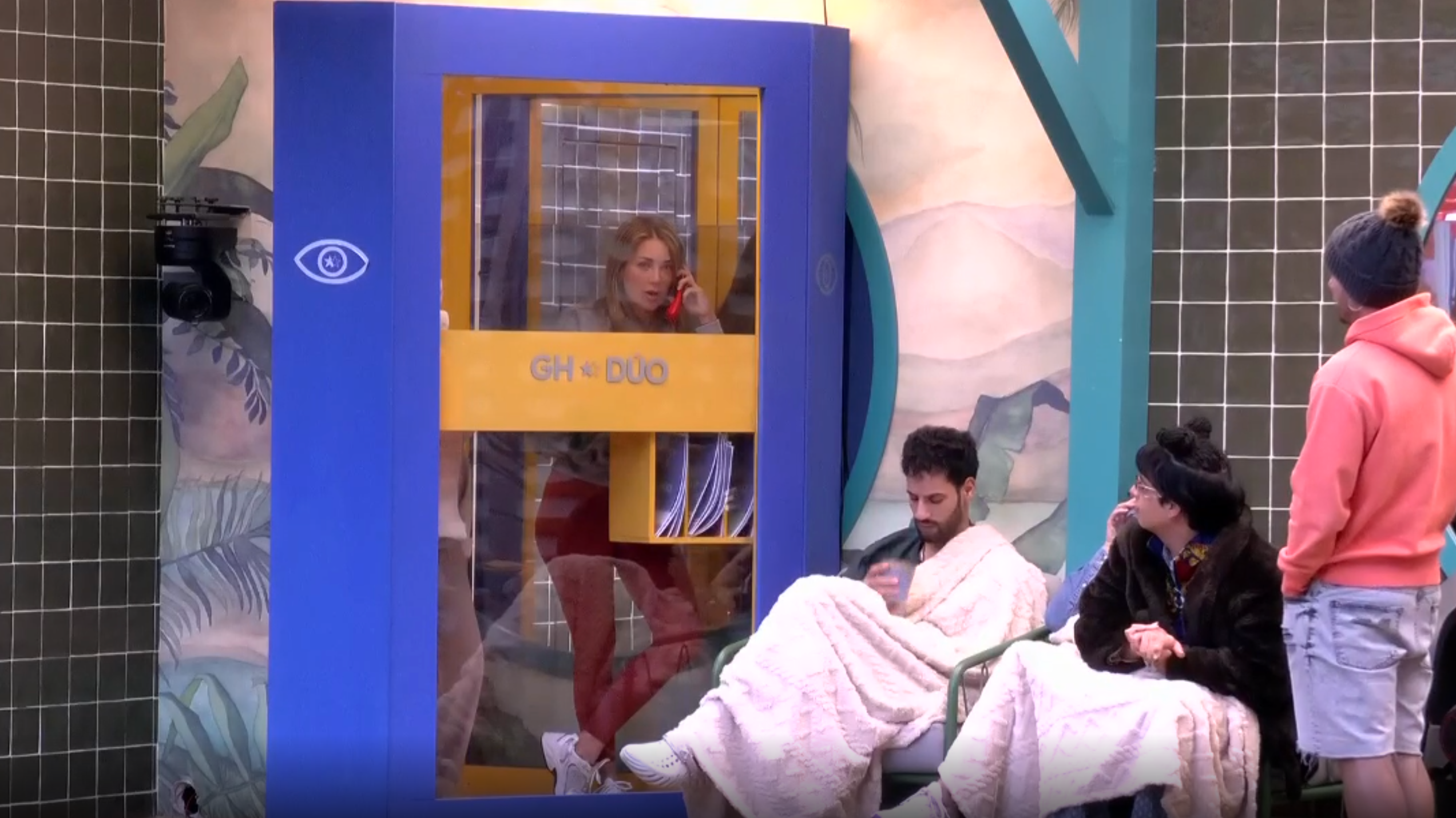 Mayka y Lucía llaman a Reino Unido