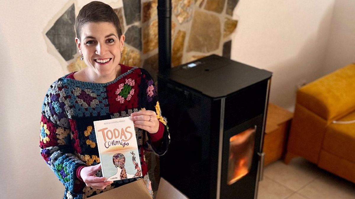 Alicia Conesa publicó el libro "Todas conmigo"