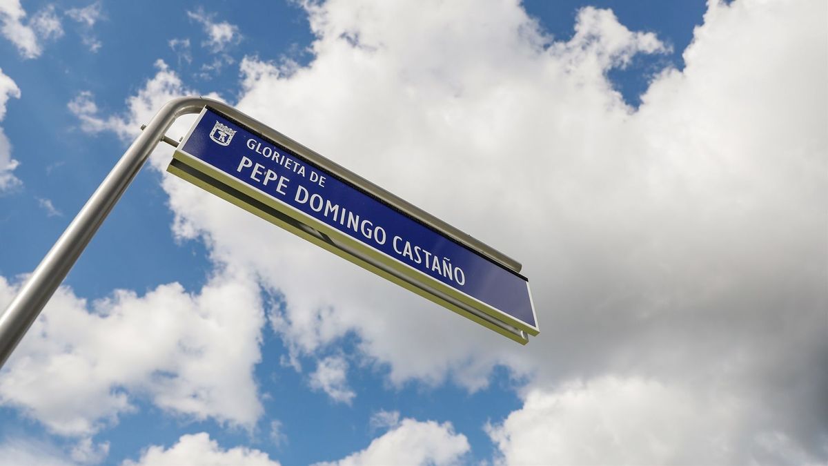 Así luce el nombre el de Pepe Domingo Castaño en la glorieta.