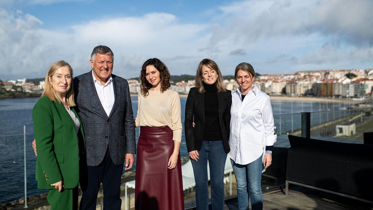 Díaz Ayuso ha participado en un desayuno con empresarios en el Real Club Náutico de Sanxenxo (RCNS)