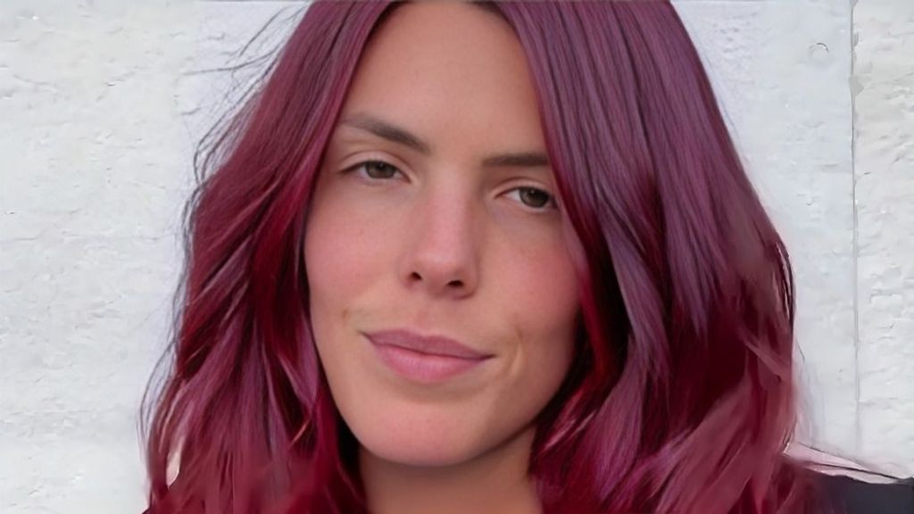 Laura Matamoros enseña la reacción de su hijo tras ver su nuevo pelo rojo