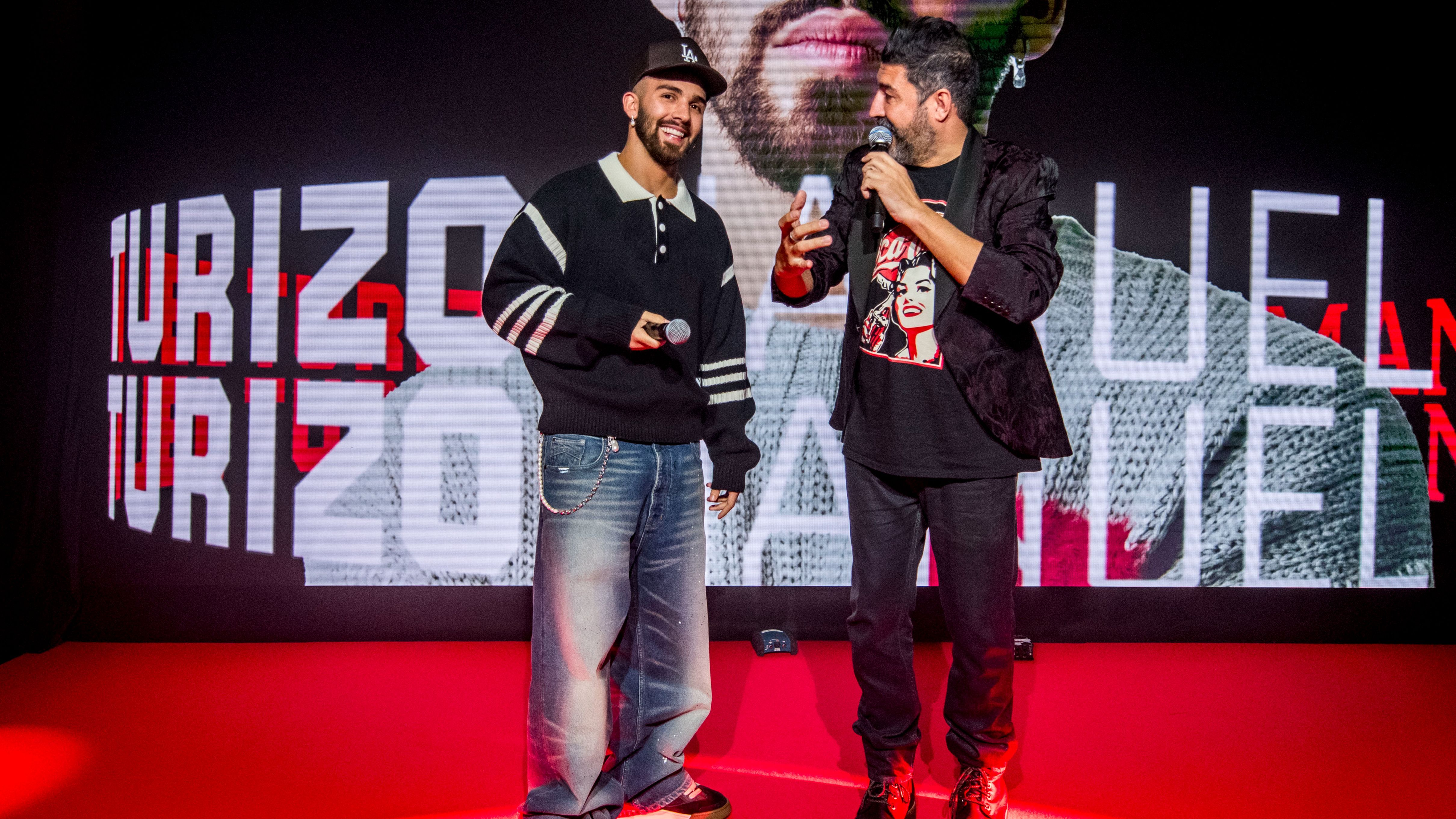 Manuel Turizo, junto a Tony Aguilar.