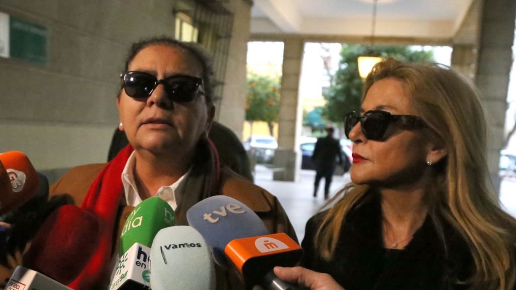 María del Monte, nerviosa a su llegada a los juzgados de Sevilla: la cantante confiesa que tiene plena confianza en la Justicia