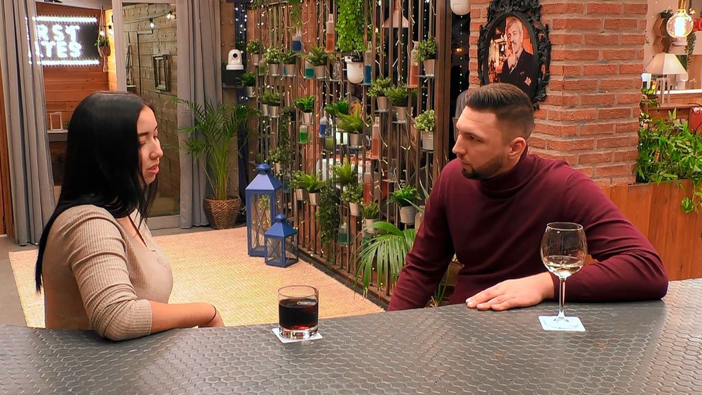 Victoria encuentra al hombre voluptuoso que buscaba en ‘First Dates’: “Tiene que poder cargarme”