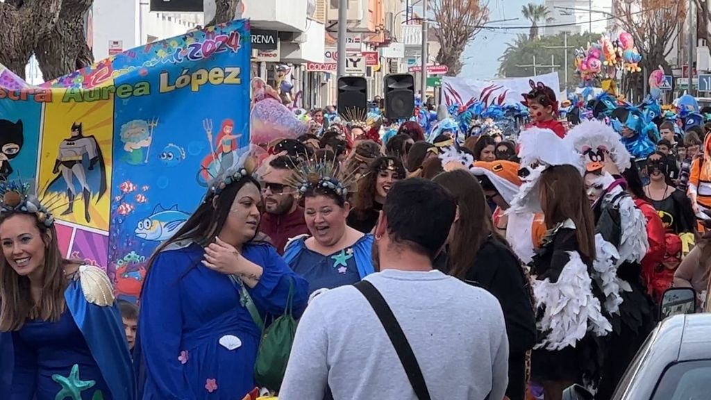 Pasacalles en Barbate para celebrar el Carnaval de 2024