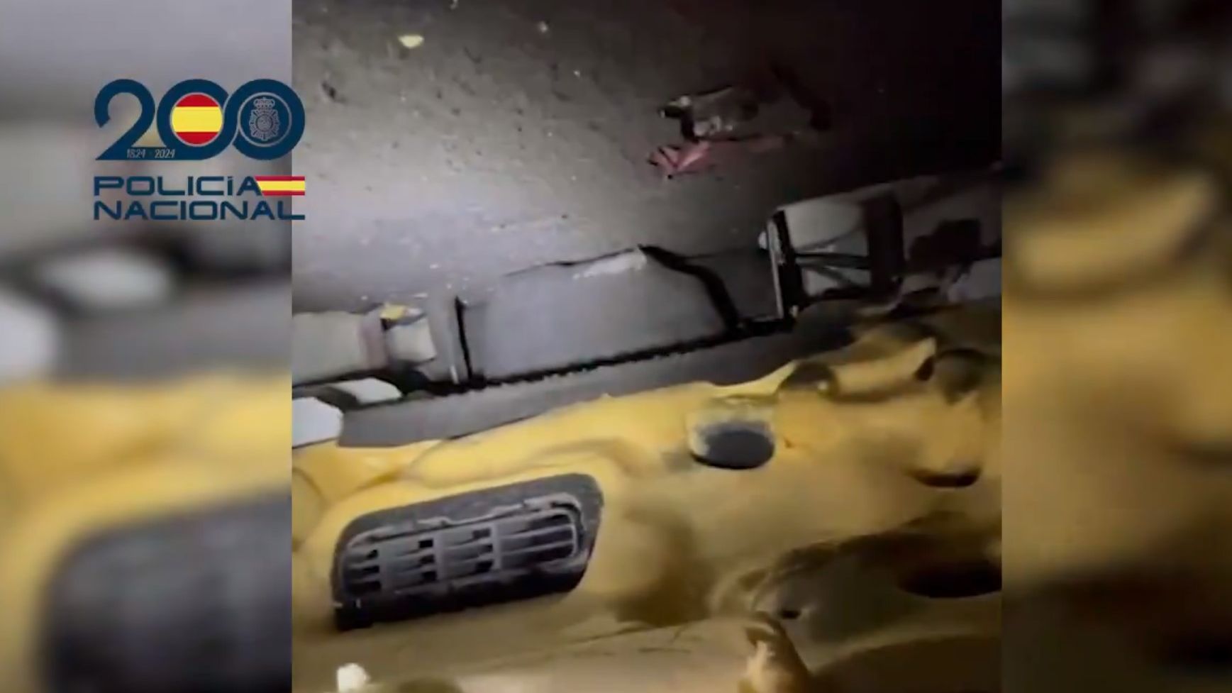 Caleta en un vehículo