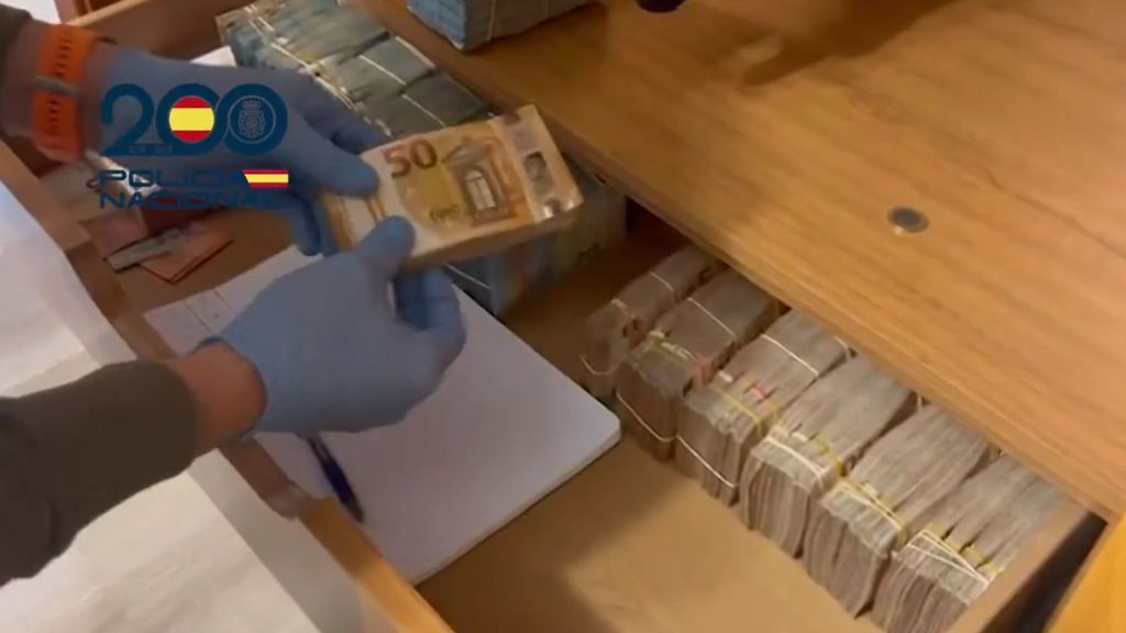 Fajos de billetes que tenía el grupo criminal narcotraficante