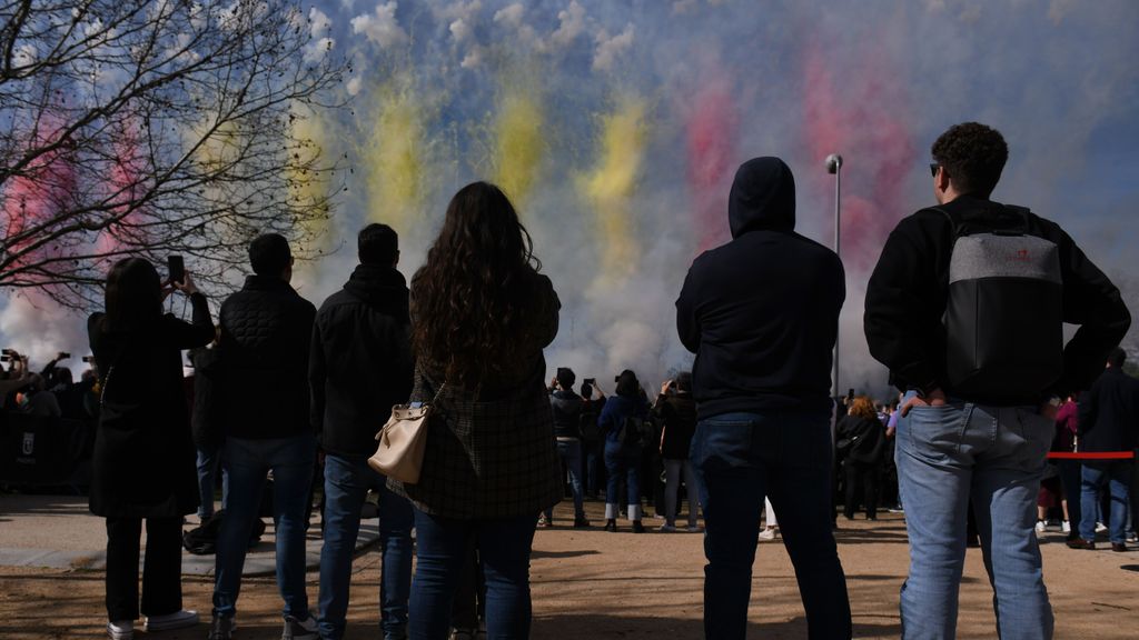 Se celebra la 'mascletá' en Madrid: más de 300 kilos de pólvora y cientos de detractores defendiendo a los animales