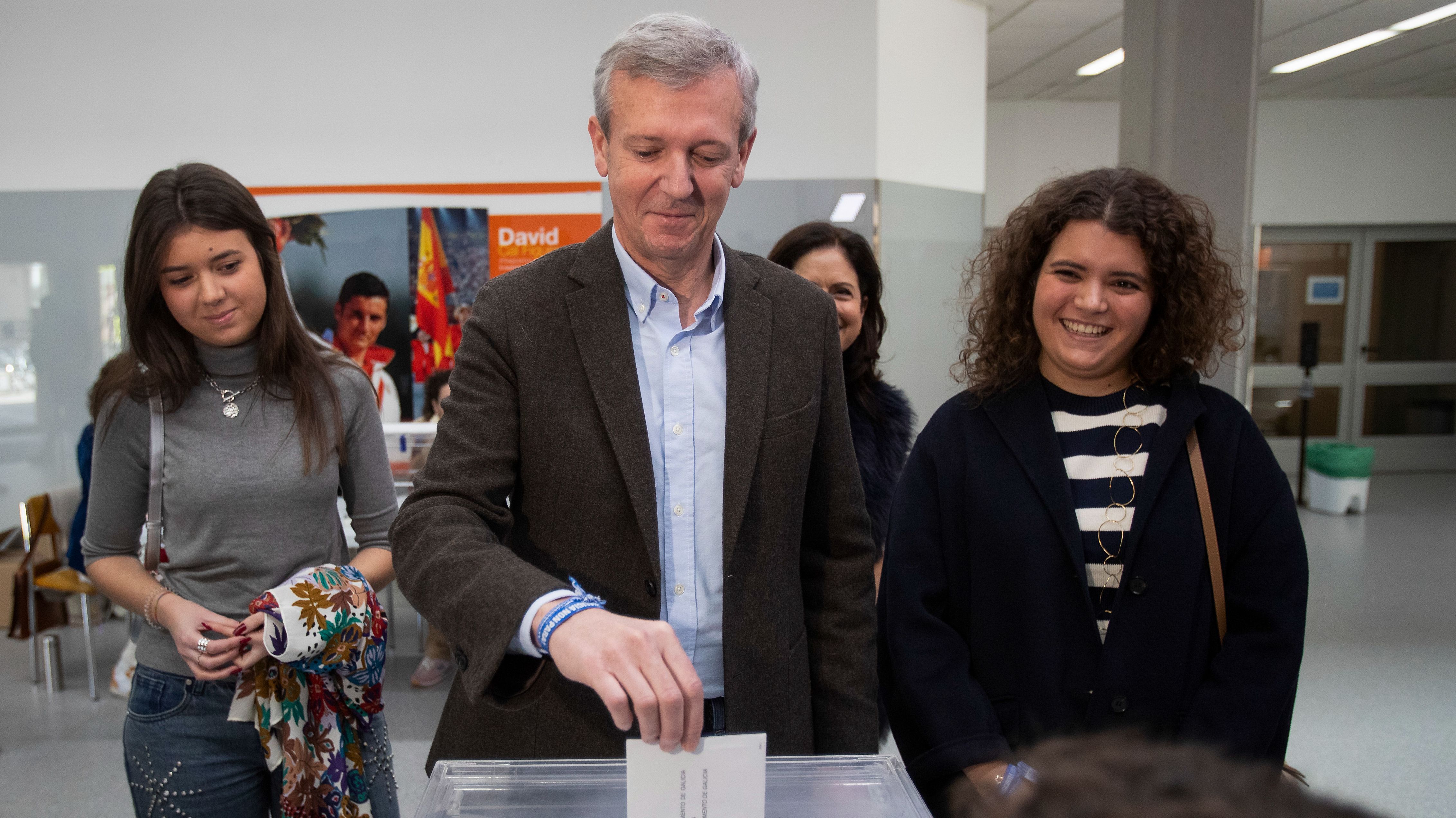 Rueda, "optimista", anima a los gallegos a acudir a las urnas