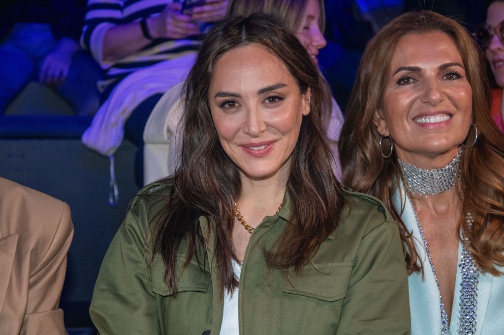 Tamara Falcoó en el front row del desfile