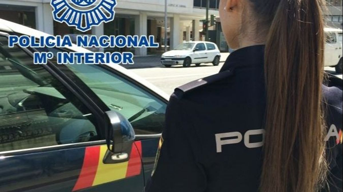 Detenidos unos padres por dejar solo en casa a su hijo, hallado descalzo y solo en la calle en Mallorca