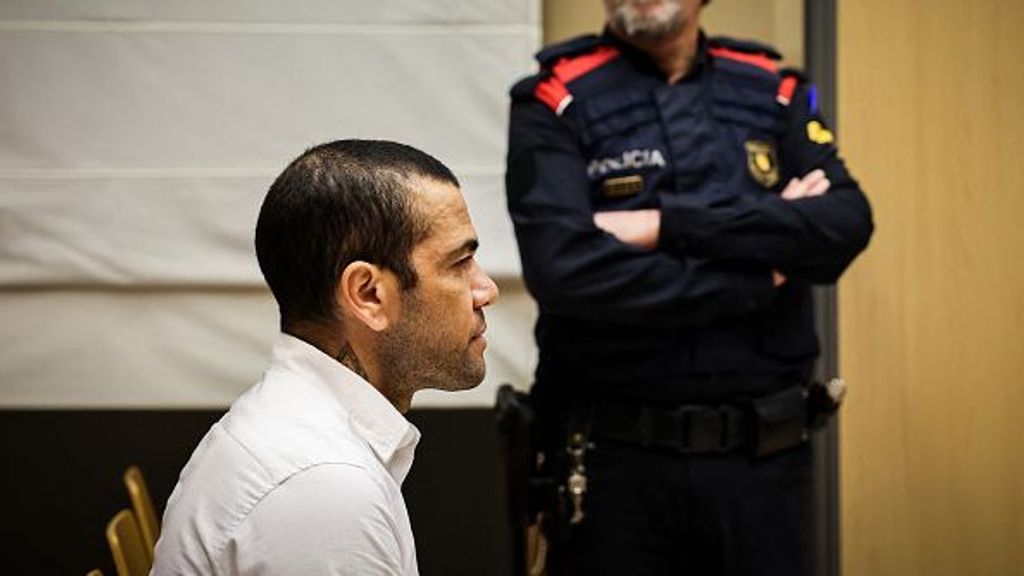 La vida de Dani Alves en prisión a la espera de su sentencia: en una celda para él solo y con tareas de limpieza