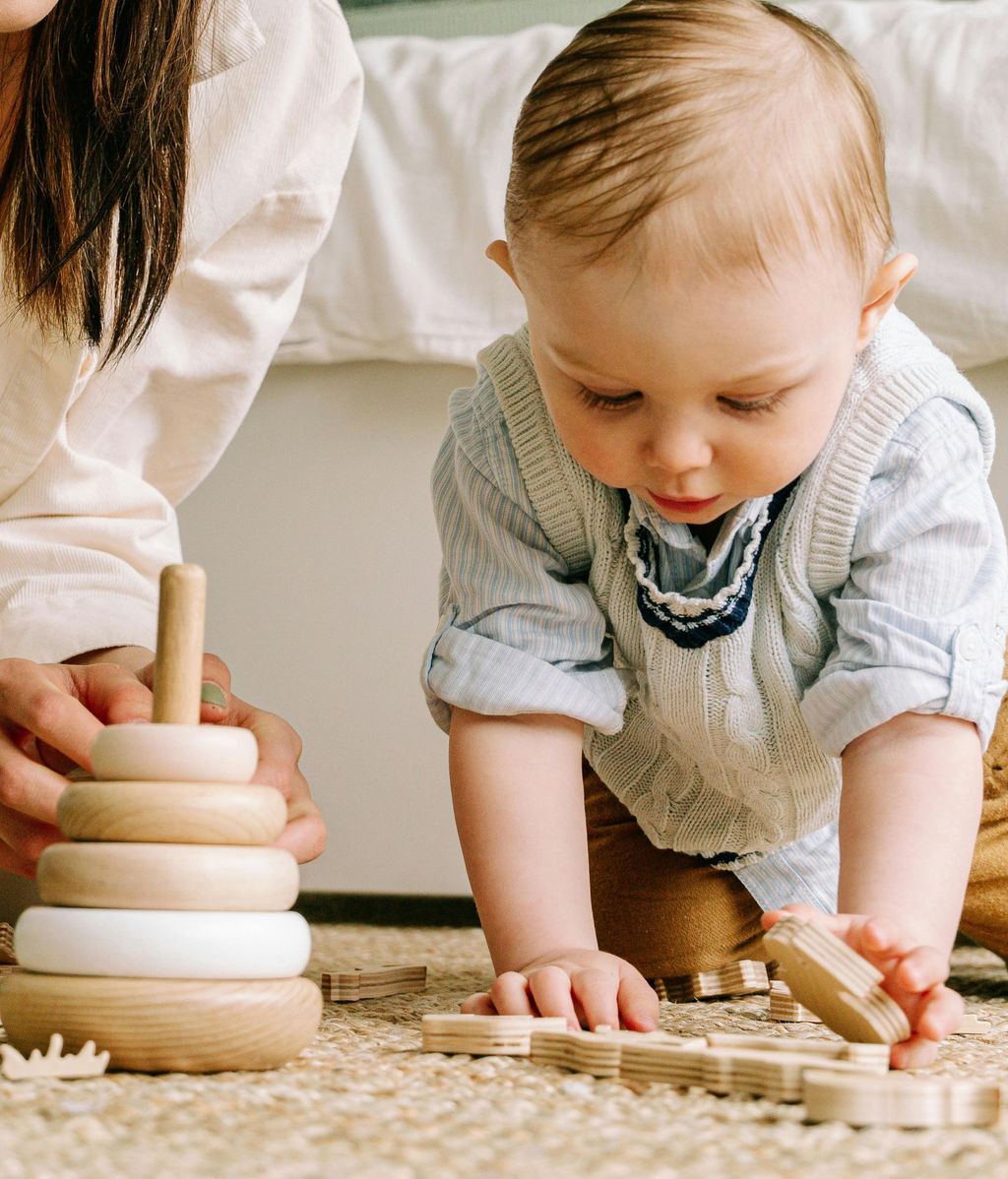 Los juguetes deben adaptarse a la edad del bebé. FUENTE: Pexels