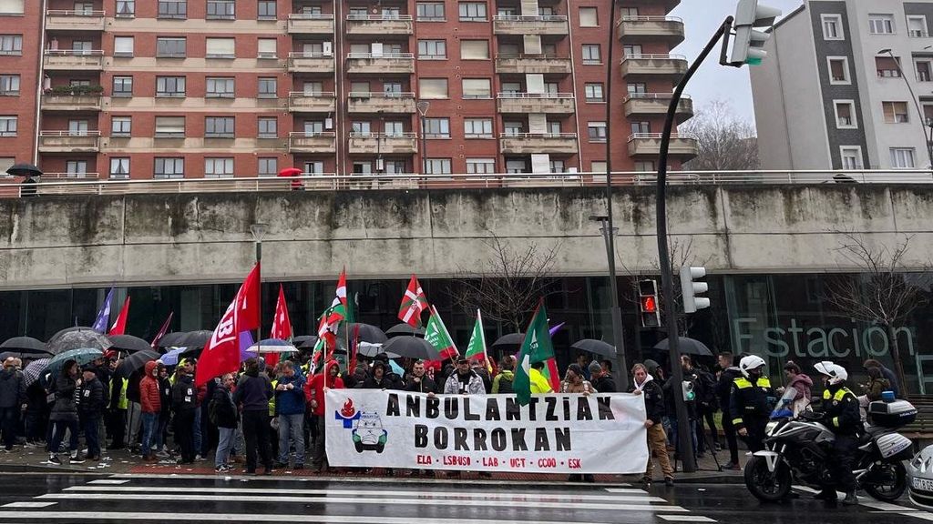 Protesta esta mañana ante el hospital de Cruces, en Barakaldo