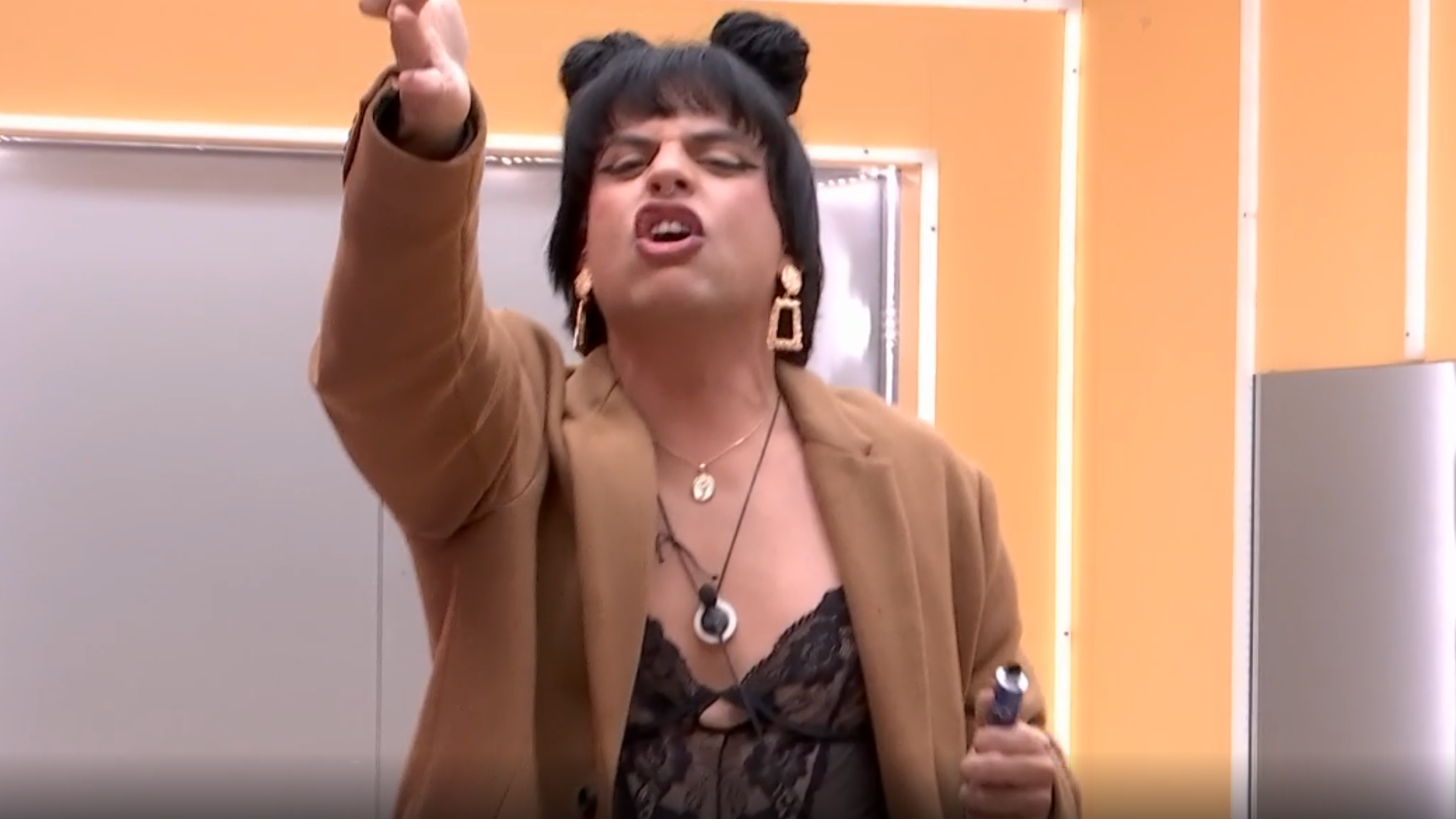 Keroseno insultando a Mayka