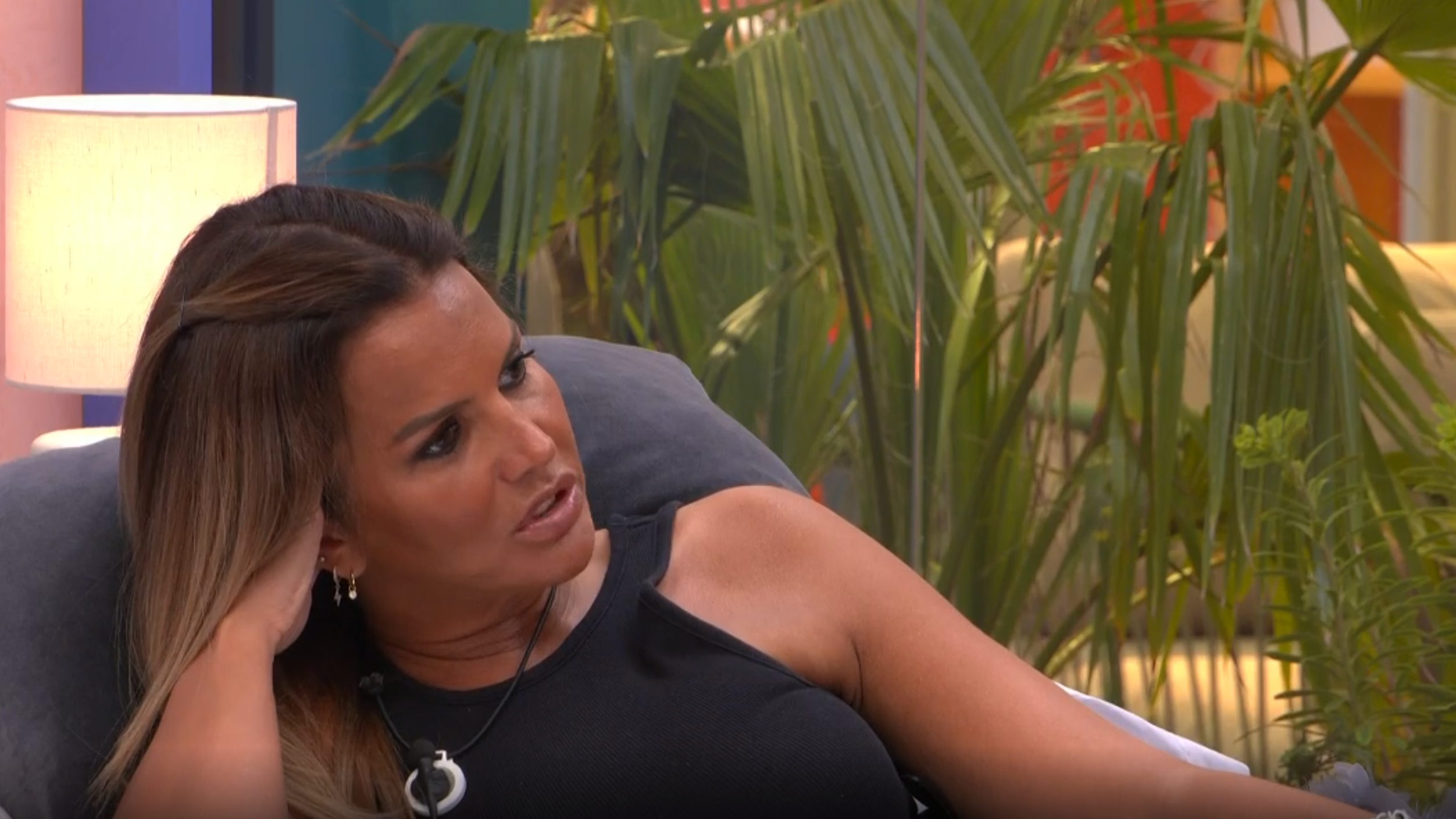 Marta se desahoga con Elena