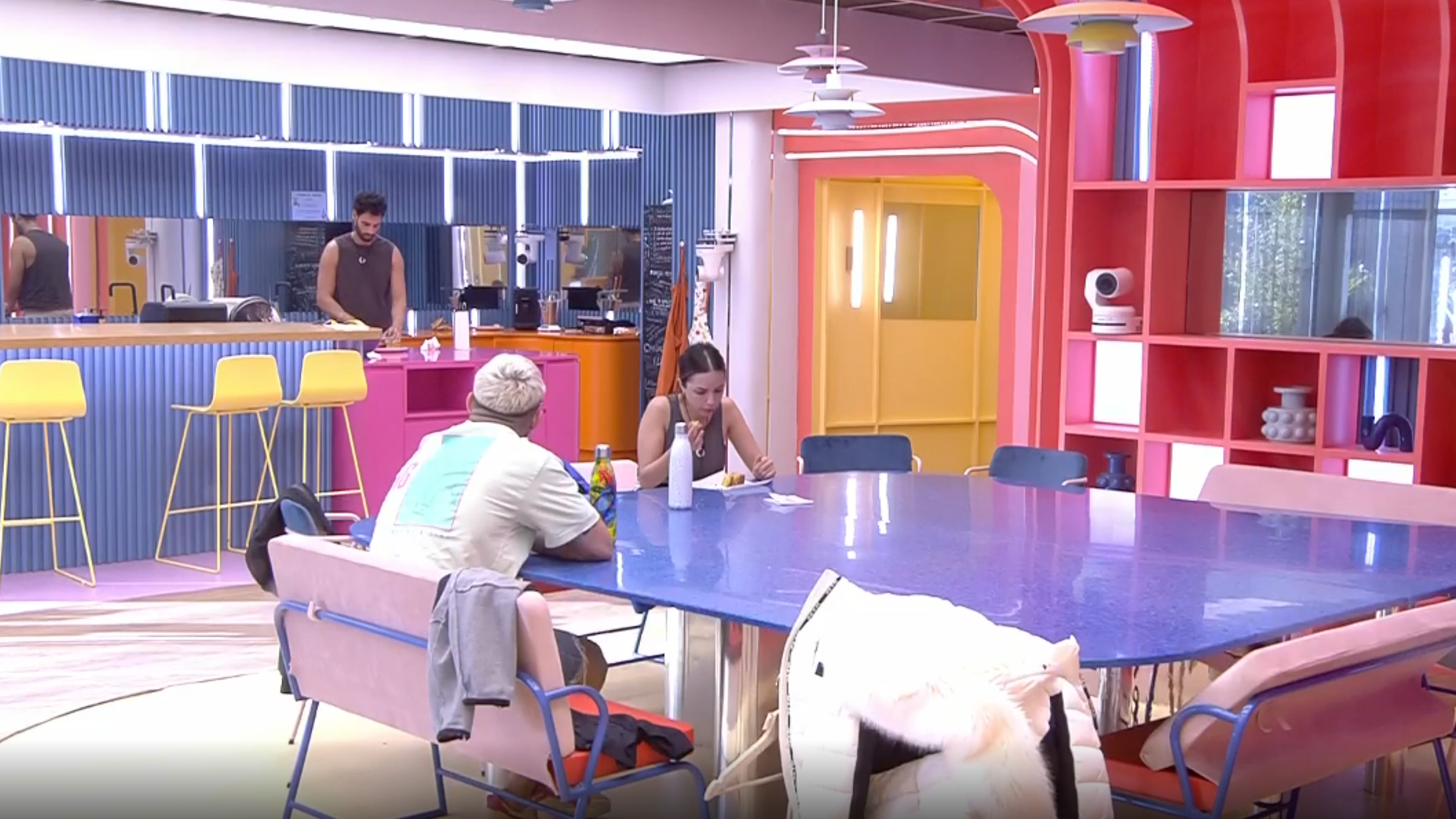 Provando el bizcocho