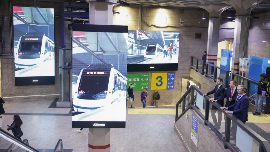 Publicidad futurista en 500 grandes pantallas que ya decoran el Metro de Gran Vía y Sol