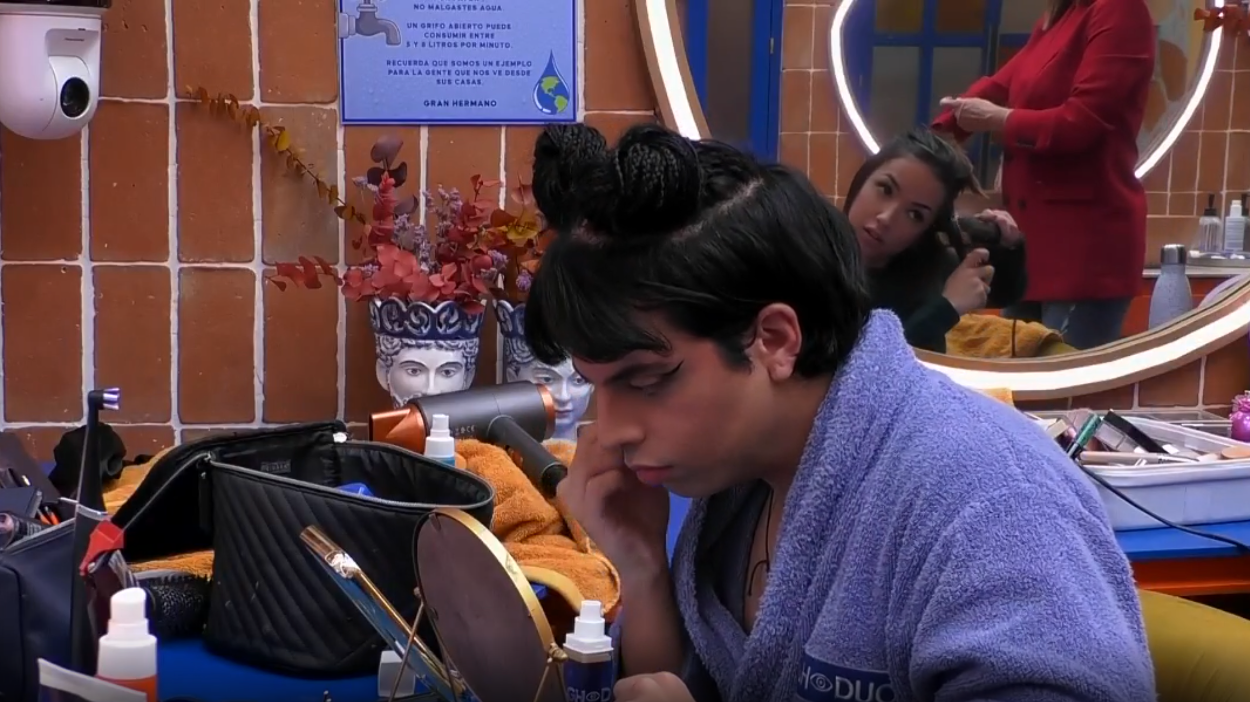 Sevillanas en el baño