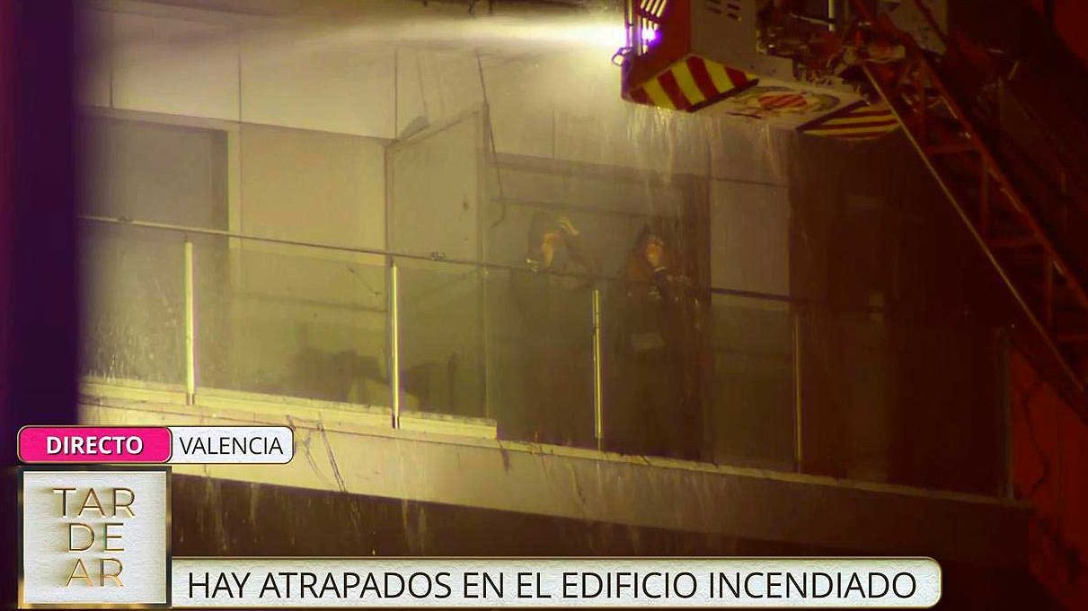 Incendio en Valencia: varias personas están atrapadas en sus balcones