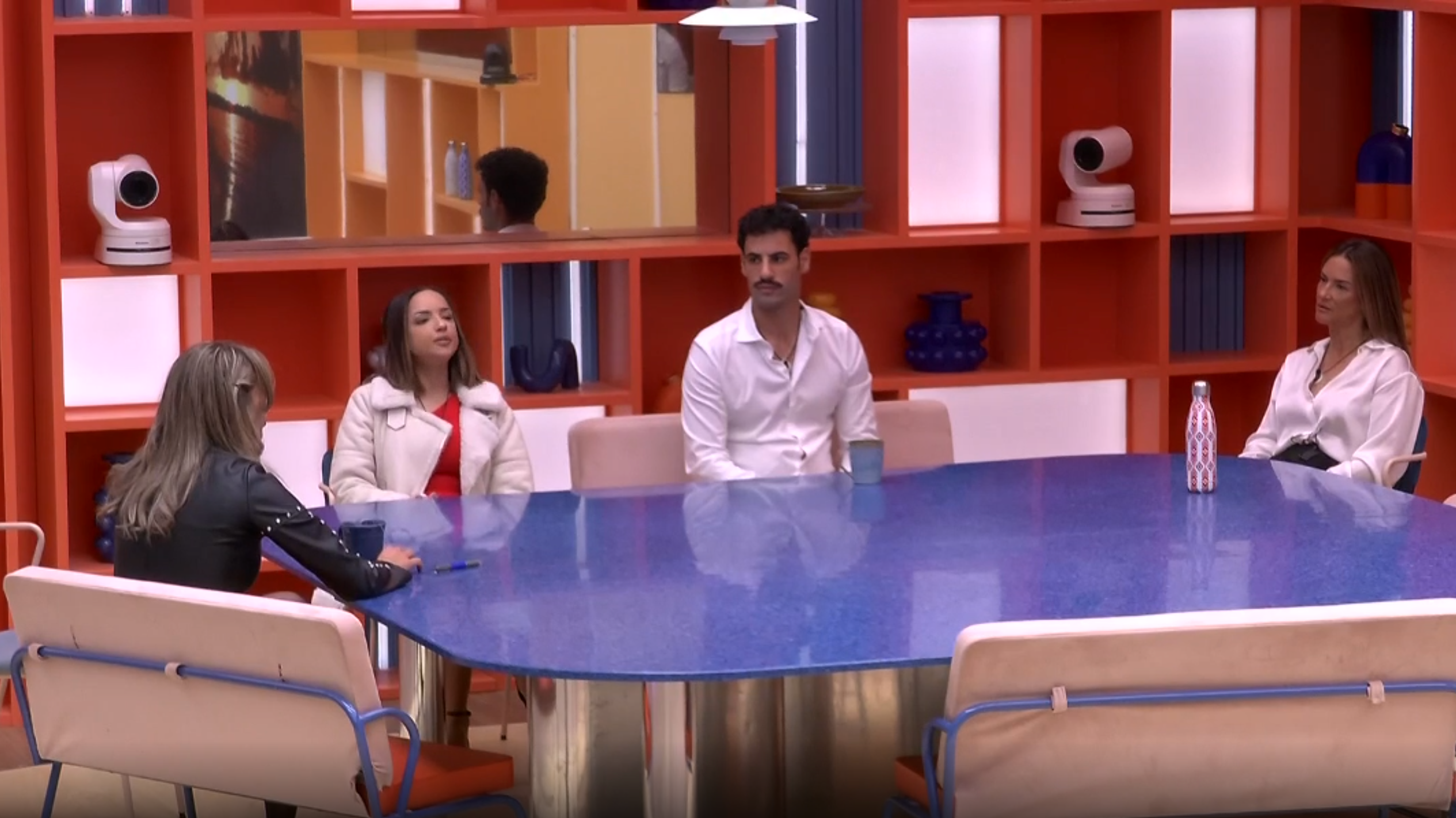 Esperando en el comedor