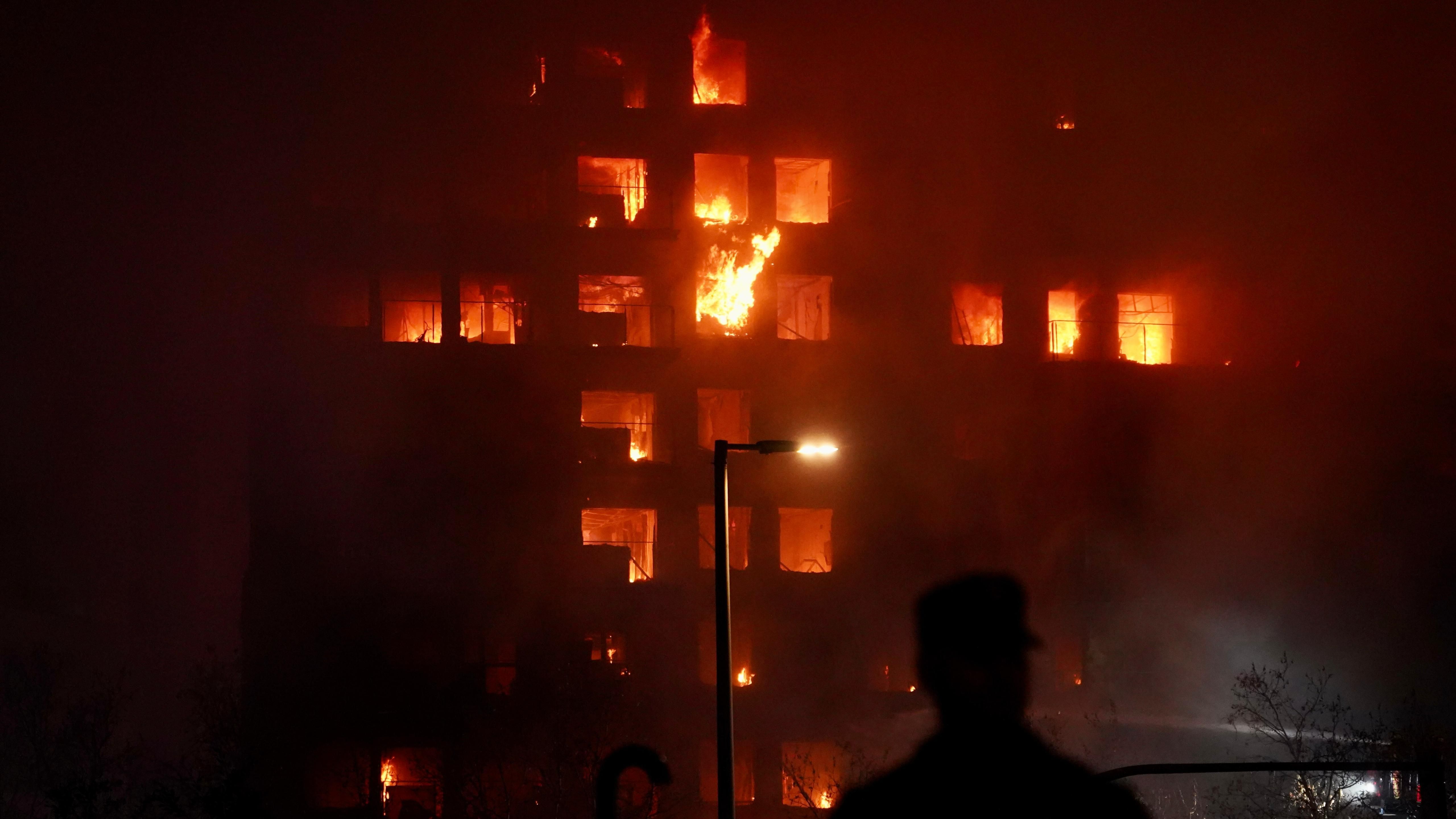 El incendio de un edificio residencial en Valencia