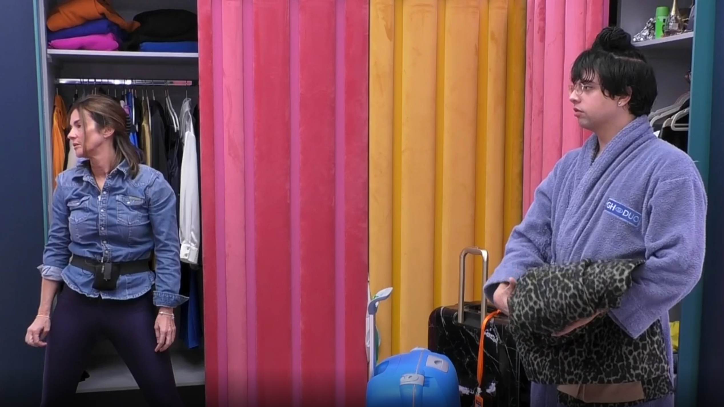 Keroseno y Elena hacen las maletas