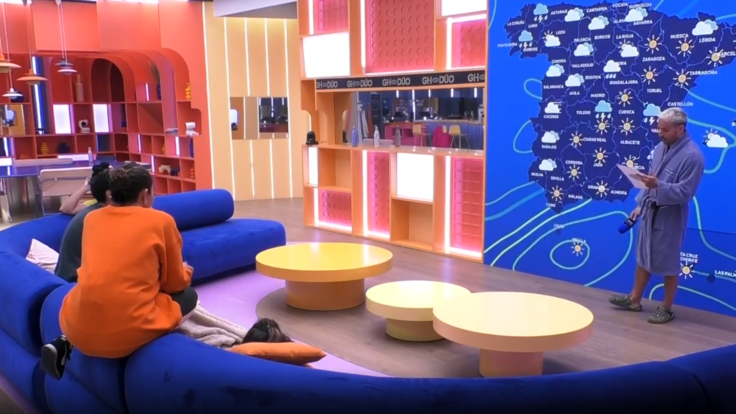 Manuel dando El Tiempo