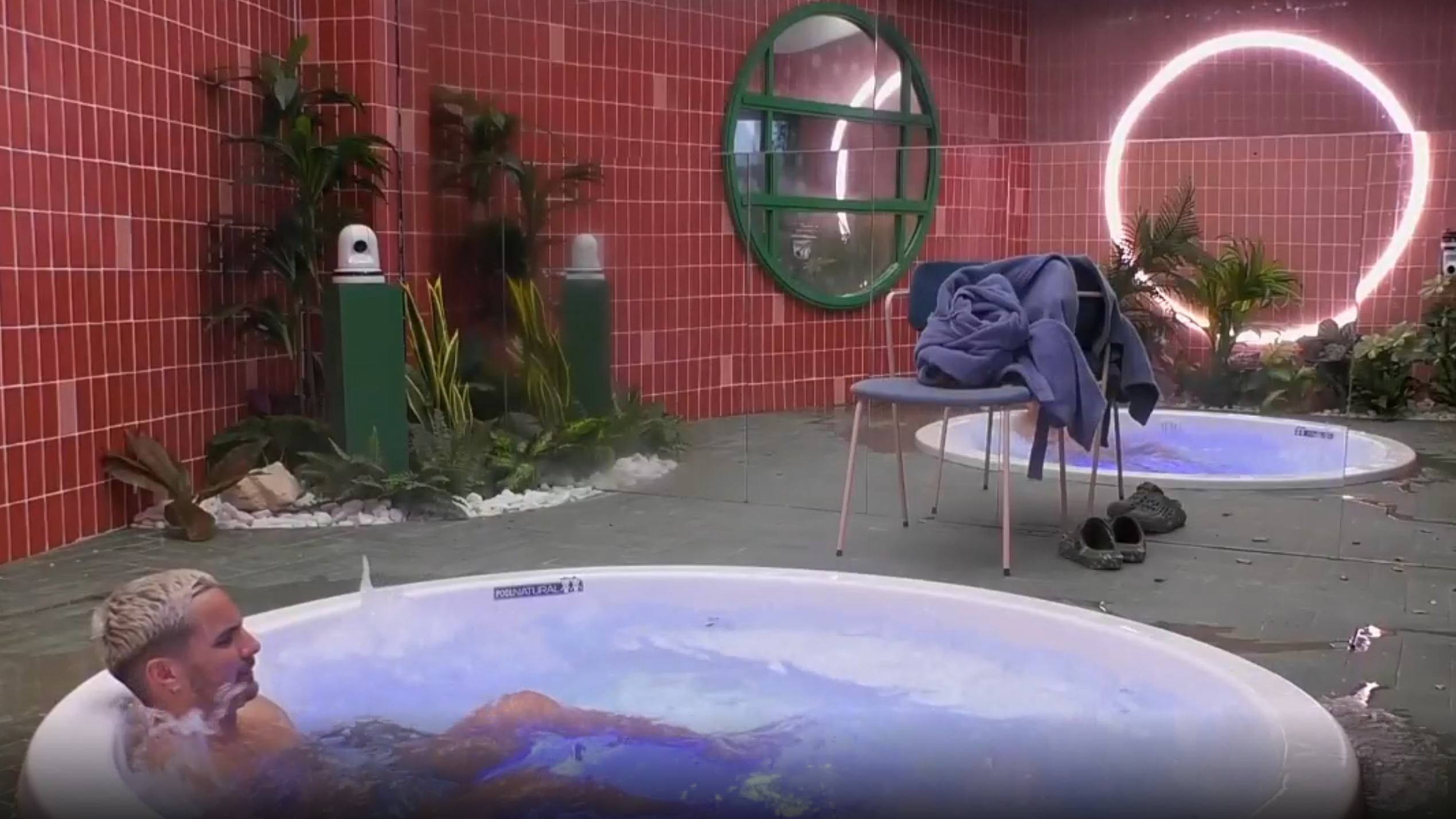 Manuel en el jacuzzi