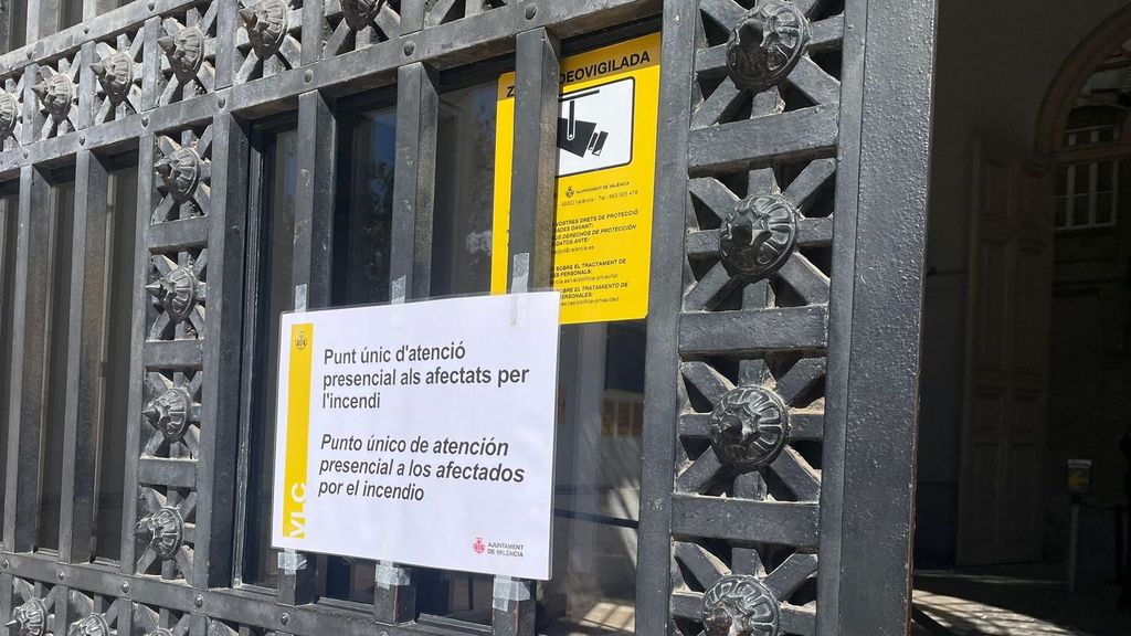 Cartel anunciando el punto de atención a afectados