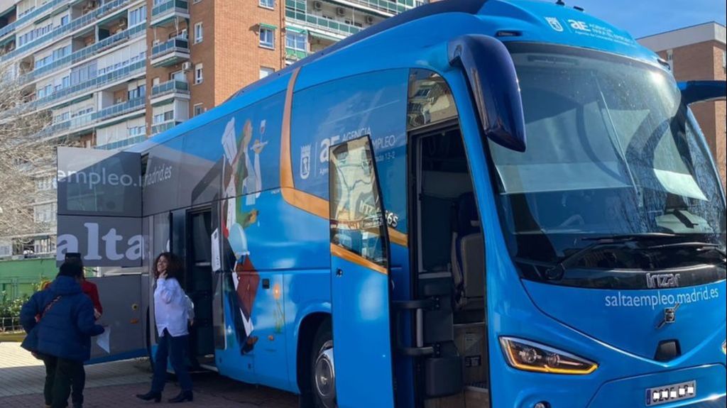 El Bus del Empleo de Madrid te ayuda a encontrar trabajo sin necesidad de salir del barrio