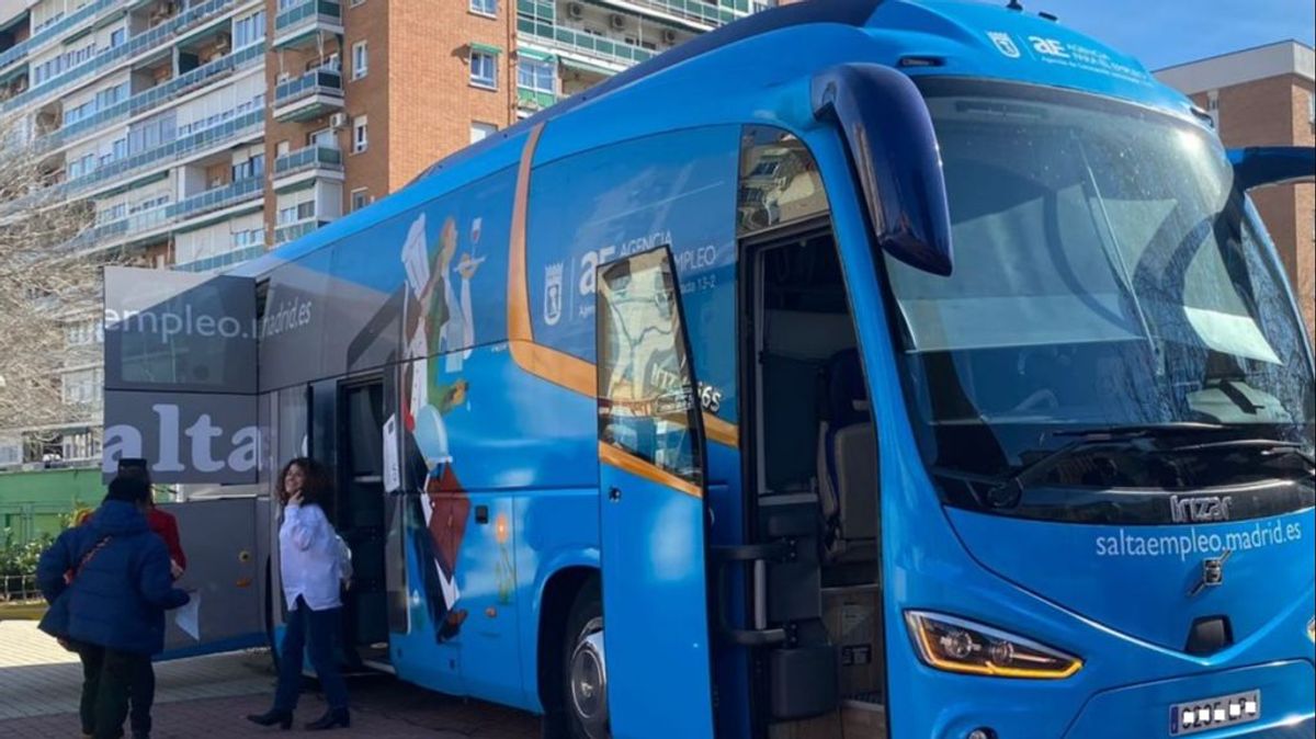 El Bus del Empleo de Madrid te ayuda a encontrar trabajo sin necesidad de salir del barrio