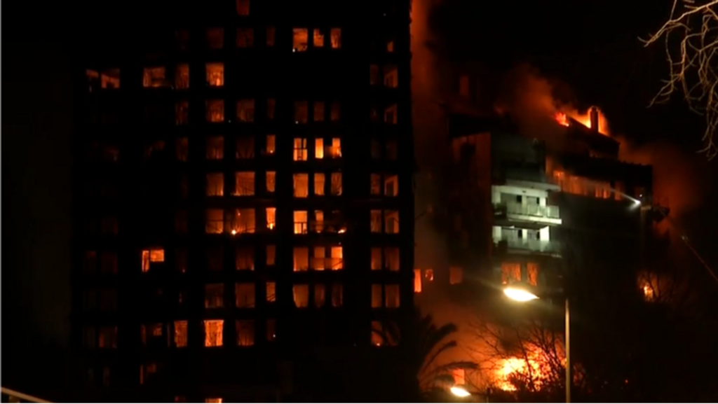 La ayuda psicológica tras el incendio en Valencia: la pérdida del hogar con todos nuestros recuerdos también afecta