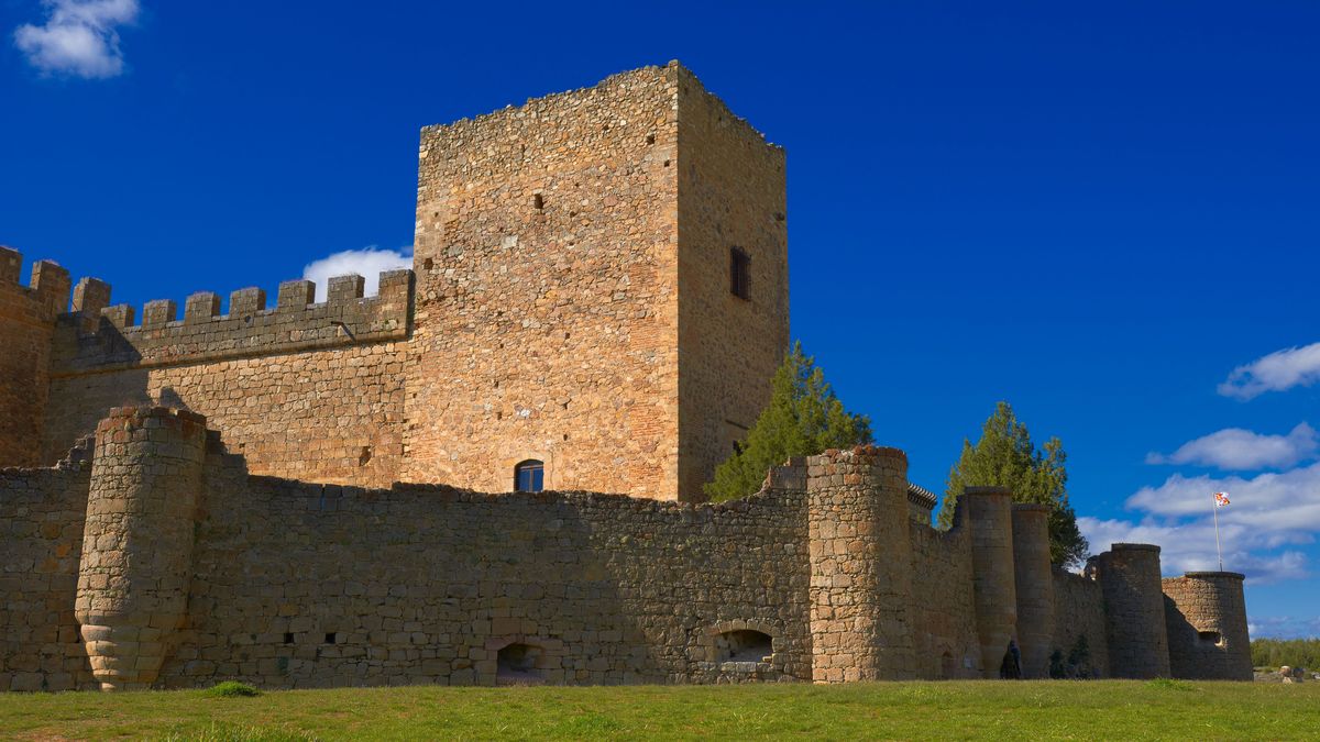 Ya puedes ser el dueño del castillo de Pedraza