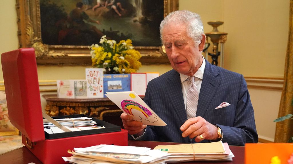 Carlos III agradece en un vídeo las más de 7.000 cartas recibidas tras su diagnóstico