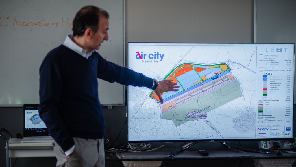 El consejero delgado de Air City Madrid Sur, Javier Ruedas, explica el proyecto