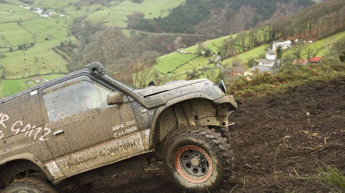 Una menor fallecida y tres heridos en un accidente con un todoterreno en Cangas del Narcea