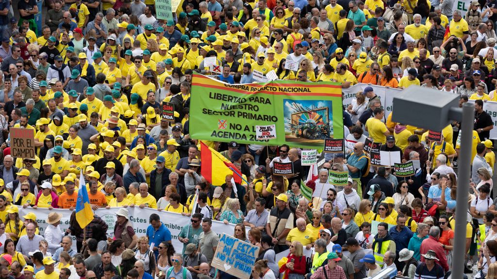 Unos 70 tractores y 3.500 personas protestan en Tenerife por una renta agraria digna