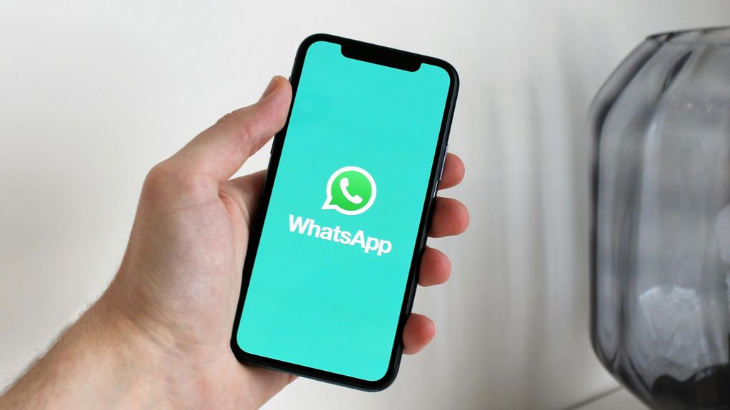 whatsapp avisar cambio numero pexels