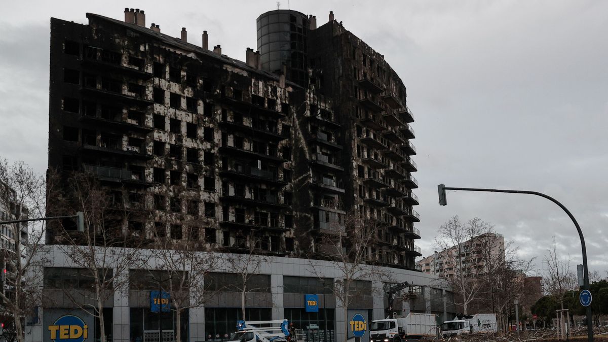 Edificio del barrio de Campanar incendiado el jueves