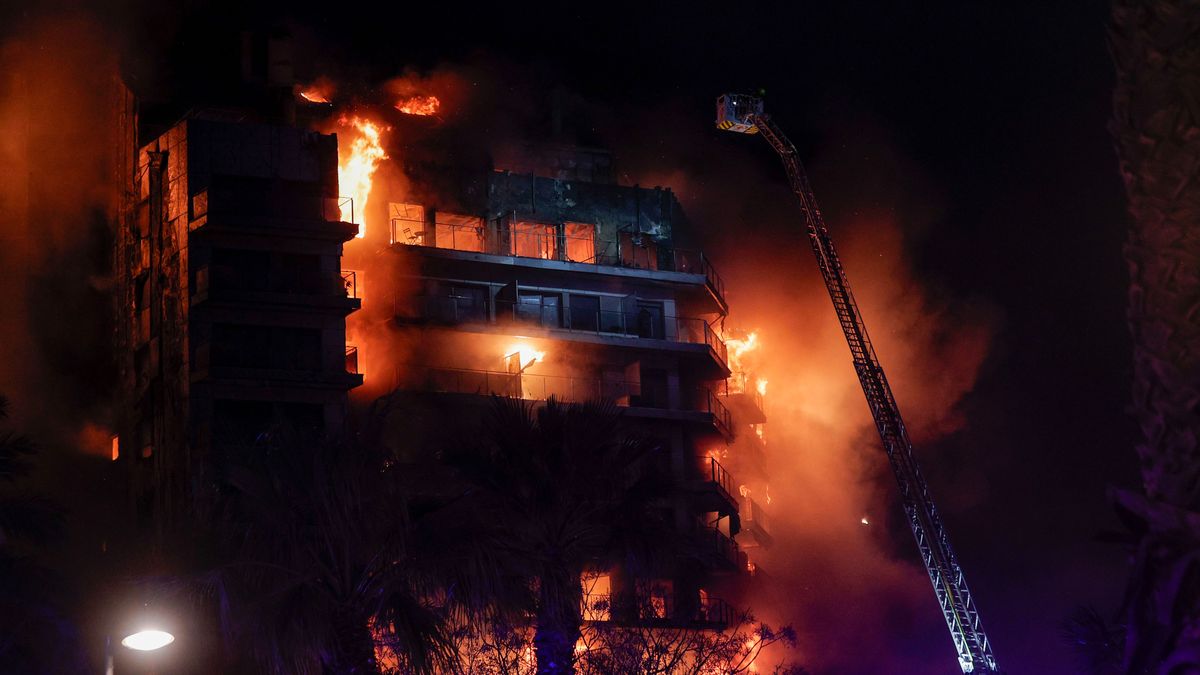 En el incendio de Valencia se dio la 'tormenta perfecta': el viento y el material de construcción desataron el infierno