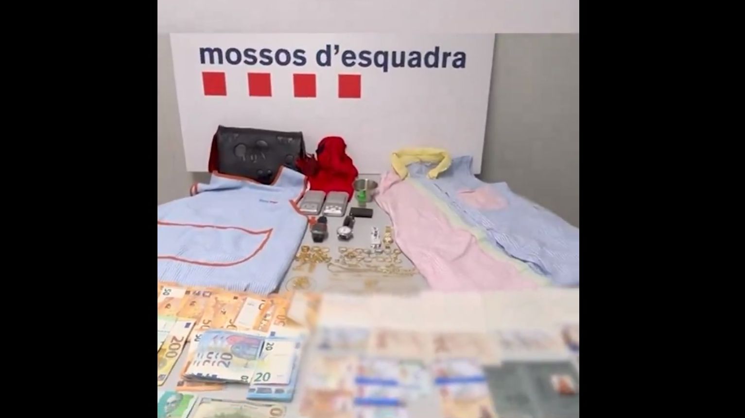 Joyas y relojes sustraídos a los ancianos en pisos de Barcelona