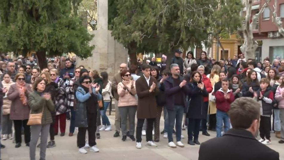 Emotivo minuto de silencio por los diez muertos del incendio de Valencia