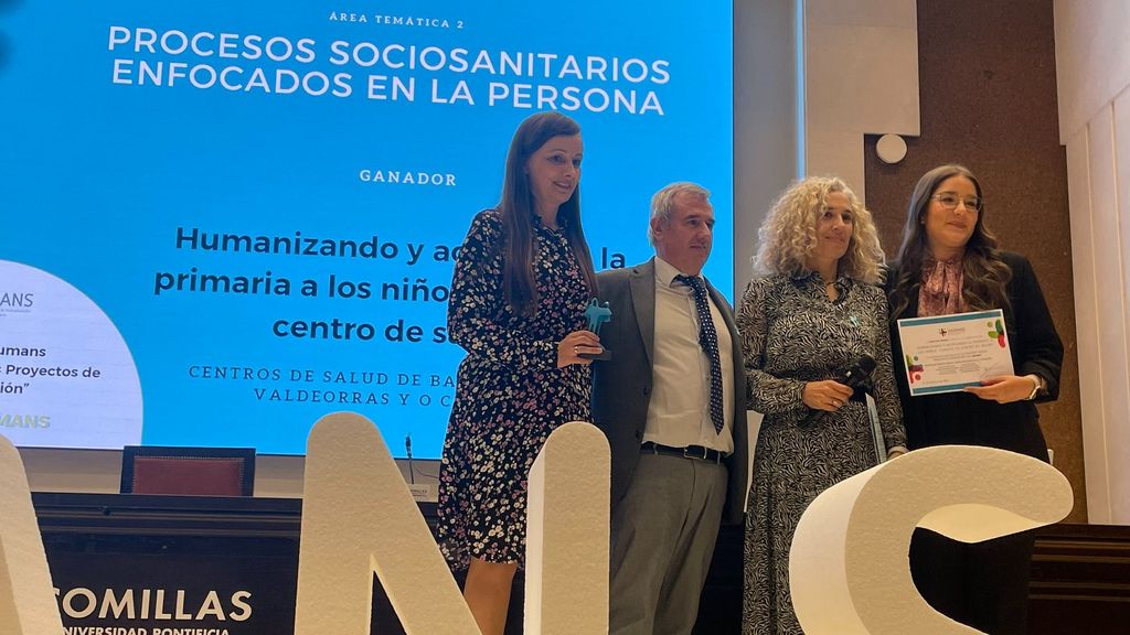 Las facultativas galardonadas, Verónica Civeira, Josefa Rodríguez y Laura Vila, acudieron a Madrid a recibir el premio