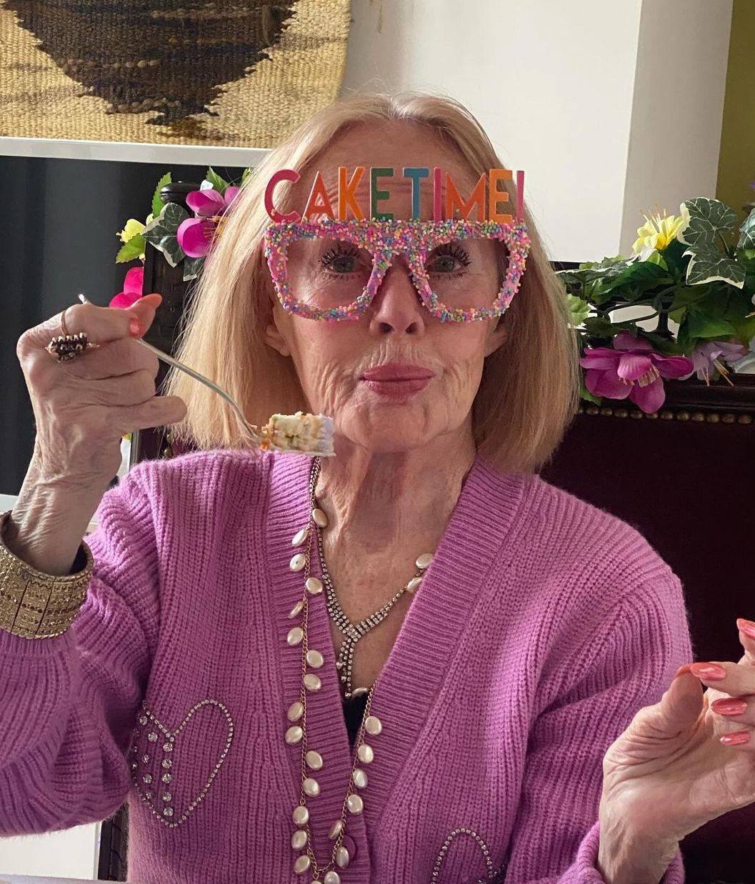 Melanie Griffith comparte una imagen de su madre por su 94 cumpleaños.
